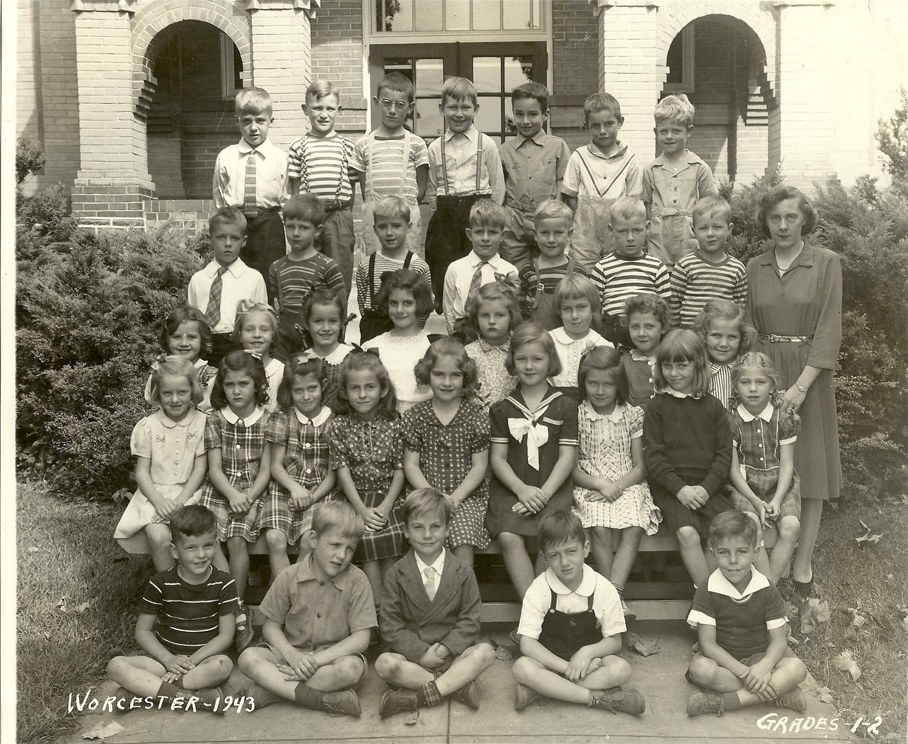 1943 Worcester School 1st -2nd Grades
